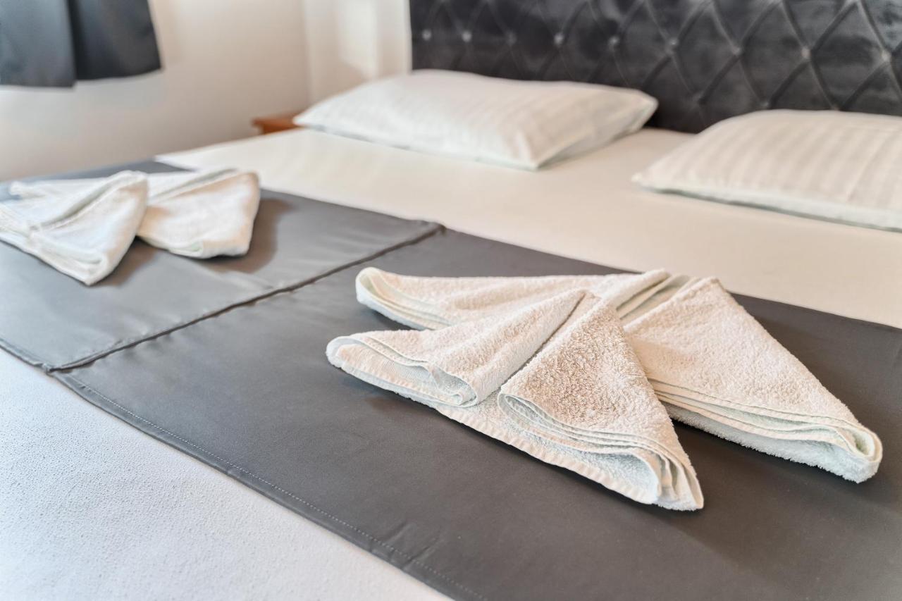 Kamp Lunga + Hotel Jezera Eksteriør billede